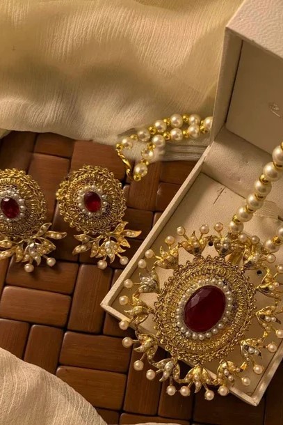 RAWAYAT Hanina Locket Set Maroon