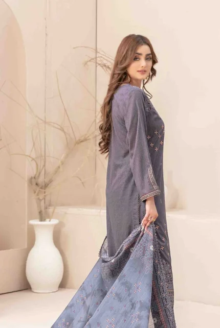 Dark Color Embroidered Digital Printed Lawn Kameez and Plain Cotton Trouser with Exclusive Digital Printed Slub Organza Dupatta with Beautiful 4 Side Lace.