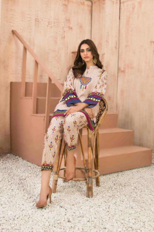 Off White Design Khaddar 2pc Suit