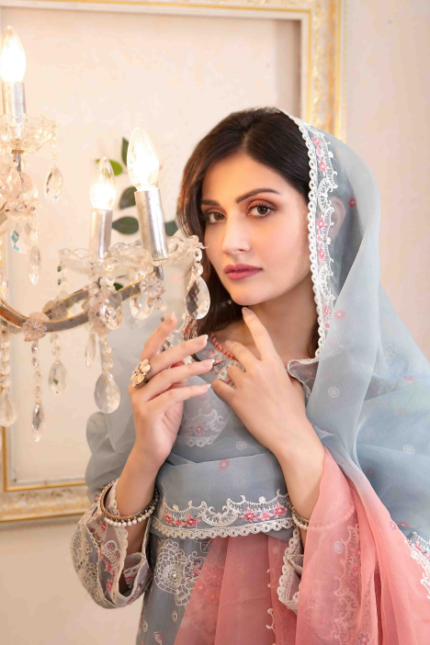 Fancy Embroidered Slub Lawn Suit Design-5 pic2