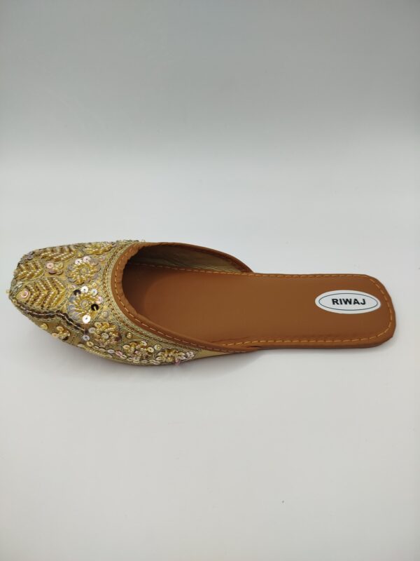 Chappal Khussa 02